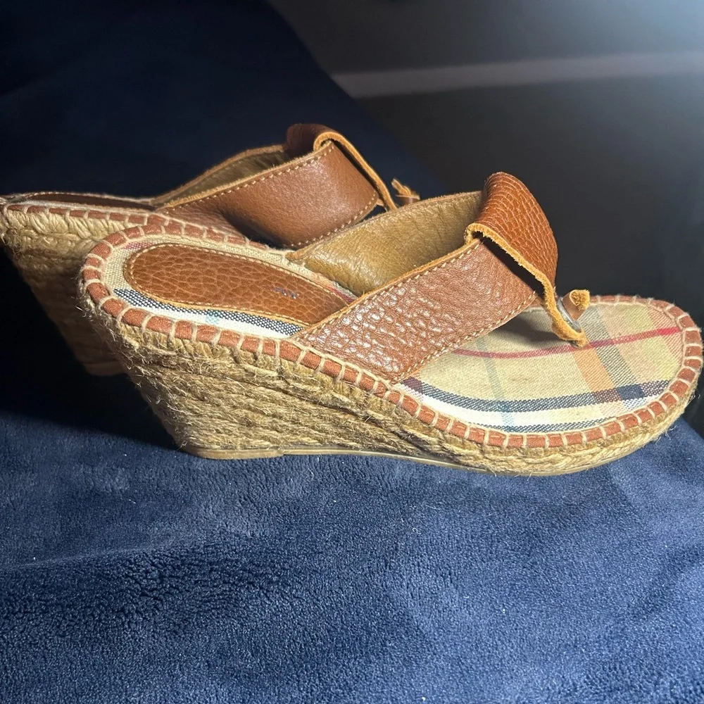 Burberry elegant espadrilles